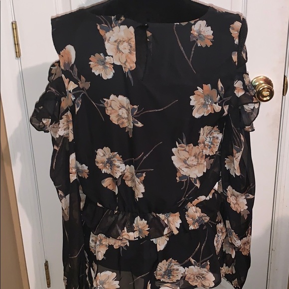 Sexy VENUS Cold Shoulder Blouse - Picture 2 of 8